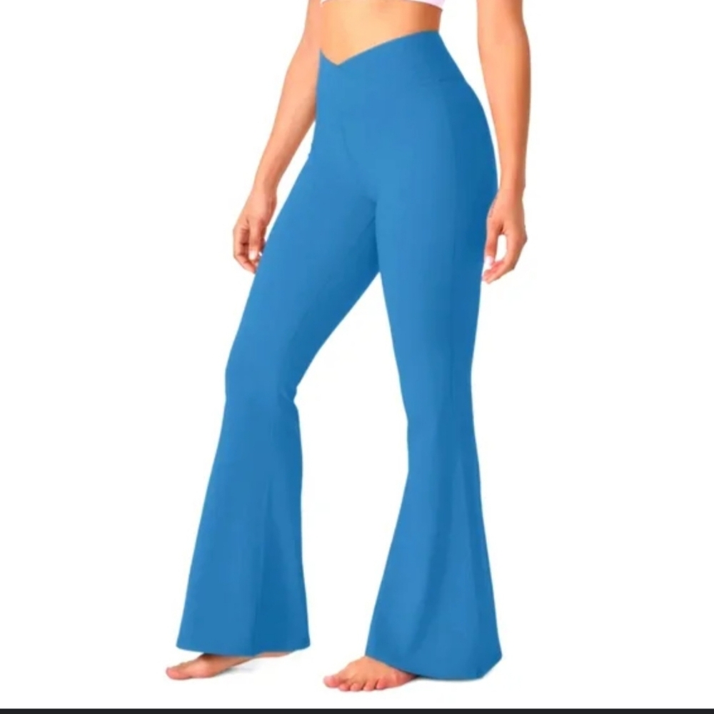 Halara Crossover High Waisted back pocket Super Flare Leggings XSP